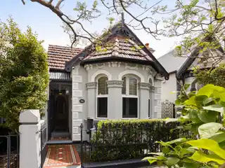 Victorian Elegance with Courtyard and Loft Retreat