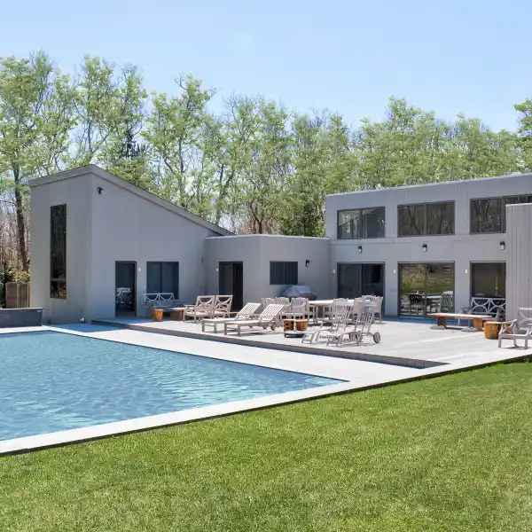 SLEEK ONE-LEVEL CONTEMPORARY RENTAL
