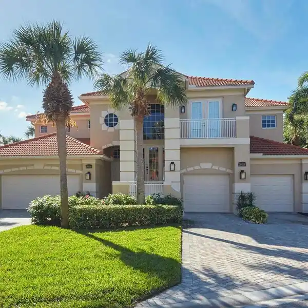BRIGHT AND AIRY LAKESIDE HOME IN BONITA BAY