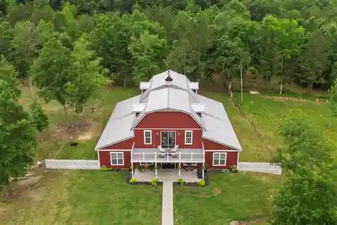 Equestrian-friendly Farmhouse with Stylish Modern Touches