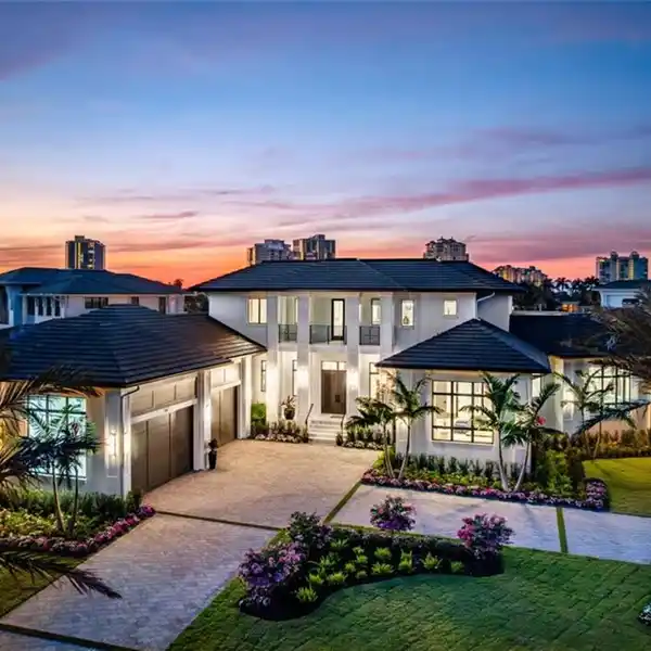 BAYFRONT ESTATE OFFERING UNMATCHED RESORT-STYLE WATERFRONT LIVING