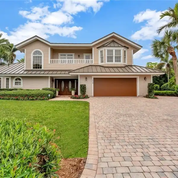LOVELY RESIDENCE OFFERING COASTAL LIVING