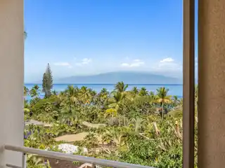 Beautifully Remodeled Top-floor Unit at Wailea Palms Residences