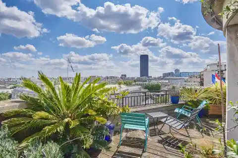Bright Apartment with Expansive Private Terrace