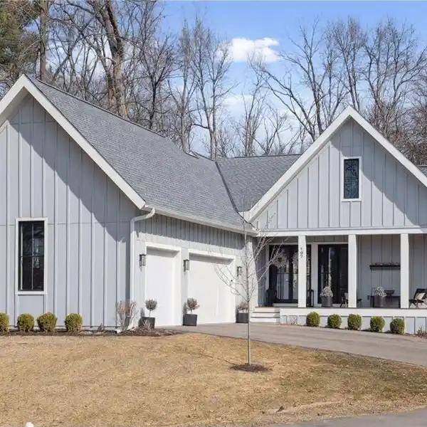 STUNNING MODERN FARMHOUSE