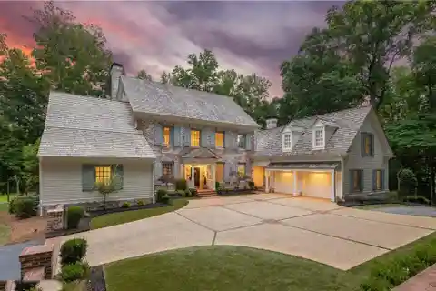 4.5-acre Property in North Valley