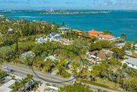 PRIME SIESTA KEY LOCATION