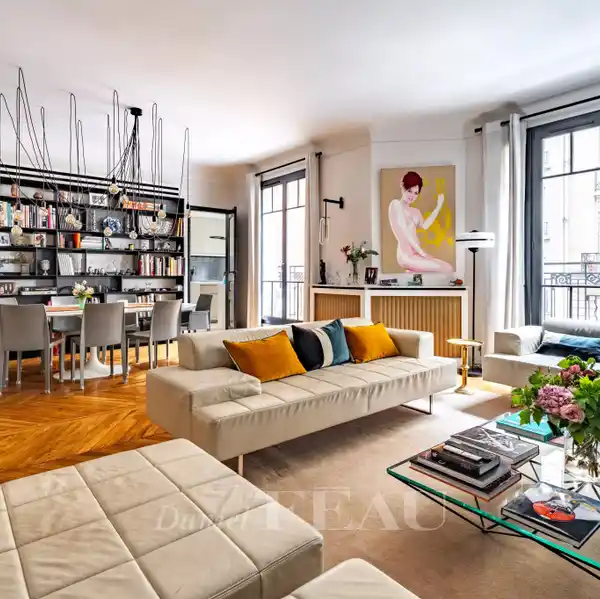 ELEGANT 1930S APARTMENT WITH TERRACE AND REFINED INTERIORS