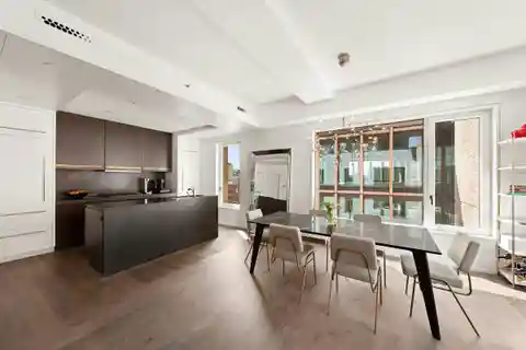 Large Light-filled Corner Unit