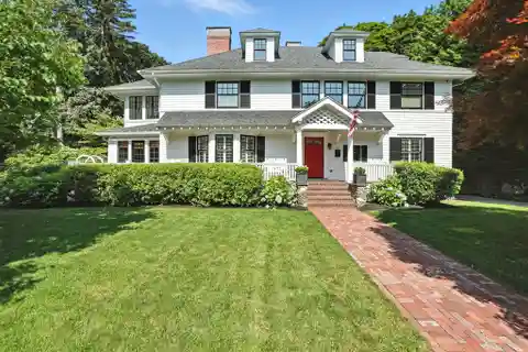 Iconic Estate in Prime Location