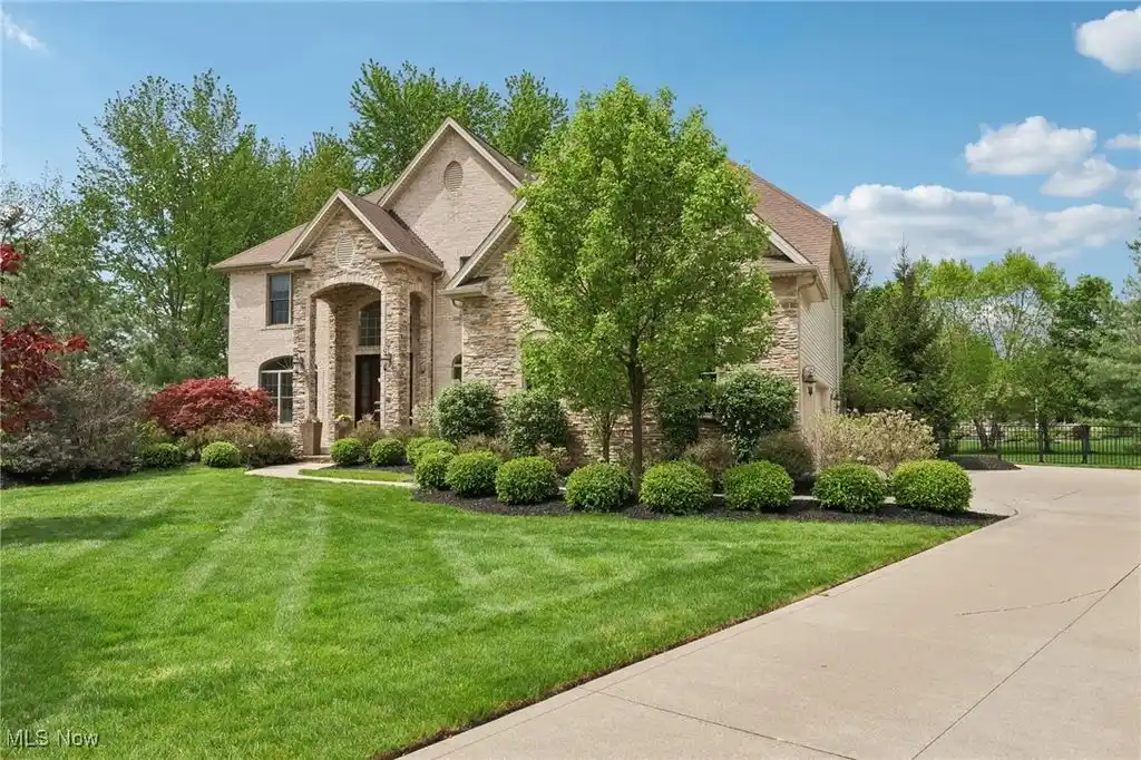 Executive Estate on a Quiet Cul-de-sac