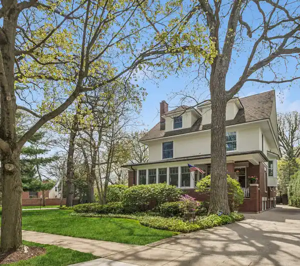 CHARMING HOME IN PREMIER LOCATION
