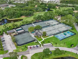 Fully Updated Deerwood Country Club Residence