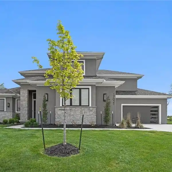 STUNNING HOME WITH A THOUGHTFUL LAYOUT