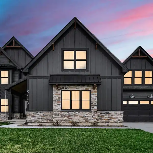 IDEAL LIVING SPACES IN NORTH GATE LUXURY HOME