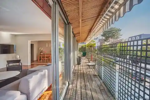 First Floor Apartment on a Prestigious Street