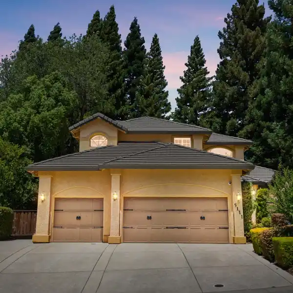 PICTURESQUE HOME IN DESIRABLE TREELAKE