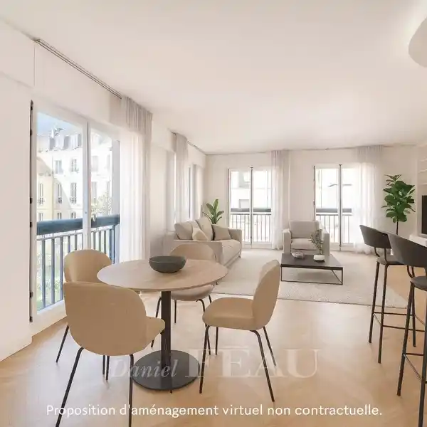 BRIGHT TOP-FLOOR APARTMENT WITH OPEN-PLAN LIVING