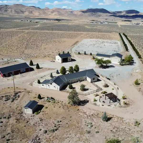WONDERFUL DESERT ROSE RANCH IN STUNNING PALOMINO VALLEY
