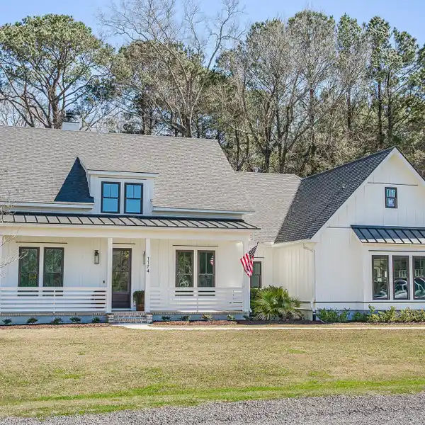 CUSTOM BUILDER'S PERSONAL HOME