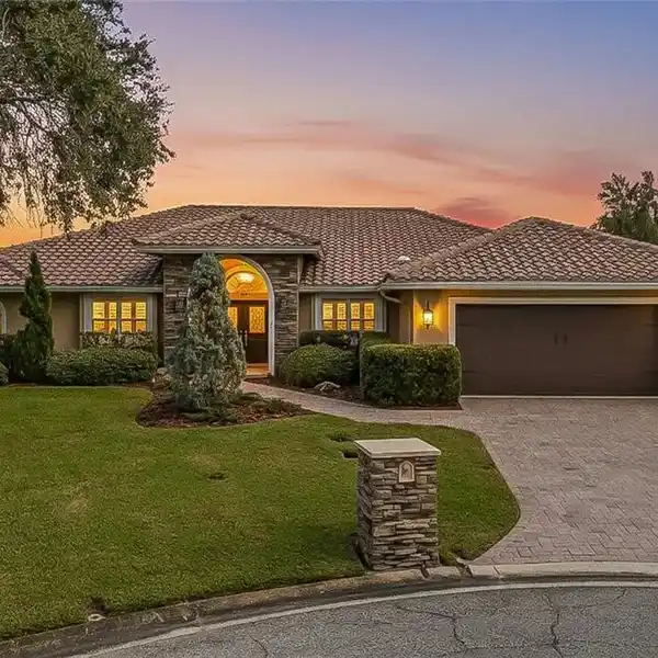 LUXURY PLACIDO BAYOU HOME WITH ENTERTAINER’S DREAM LAYOUT