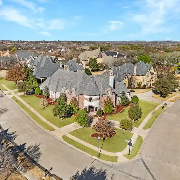 EXQUISITE RESIDENCE IN THE GATED CASTLETON MANOR OF COLLEYVILLE