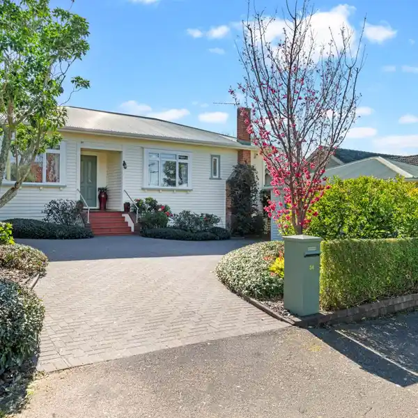 BEAUTIFULLY PRESENTED PROPERTY