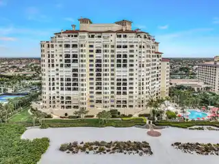 Elegant Condo on Crescent Beach