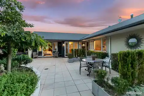 European Elegance in Old Greenhithe