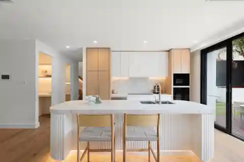 Contemporary Masterpiece with Zen-Like Serenity