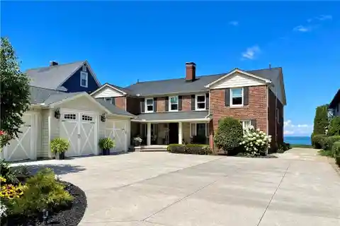 Magnificent Lakefront Estate