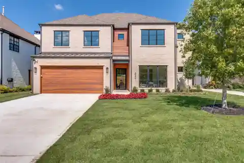 Effortless Sophistication Meets Modern Comfort