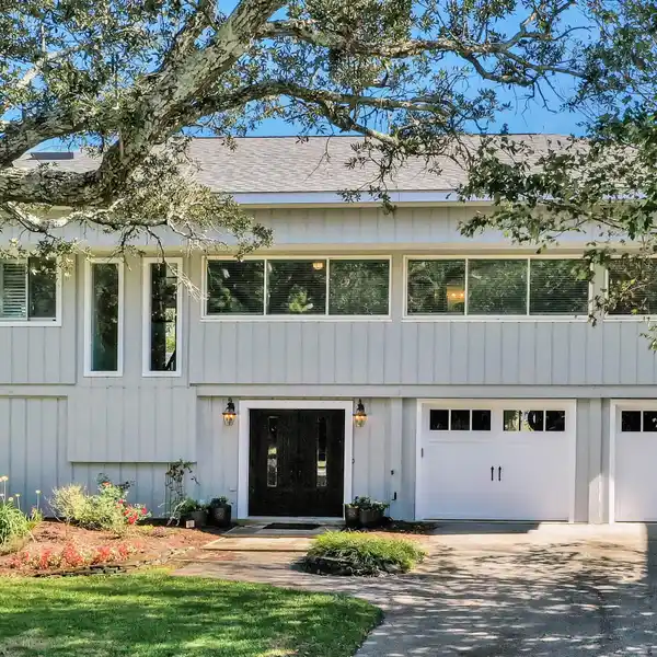 COASTAL ELEGANCE AT ITS FINEST