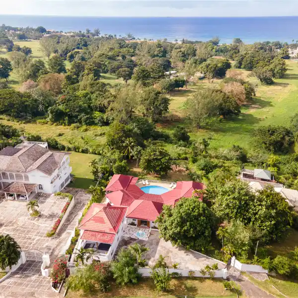 CAPTIVATING PROPERTY MOMENTS FROM RUNAWAY BAY