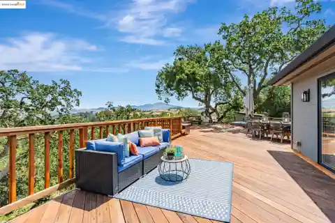 Tranquil Retreat Atop a Serene Hillside