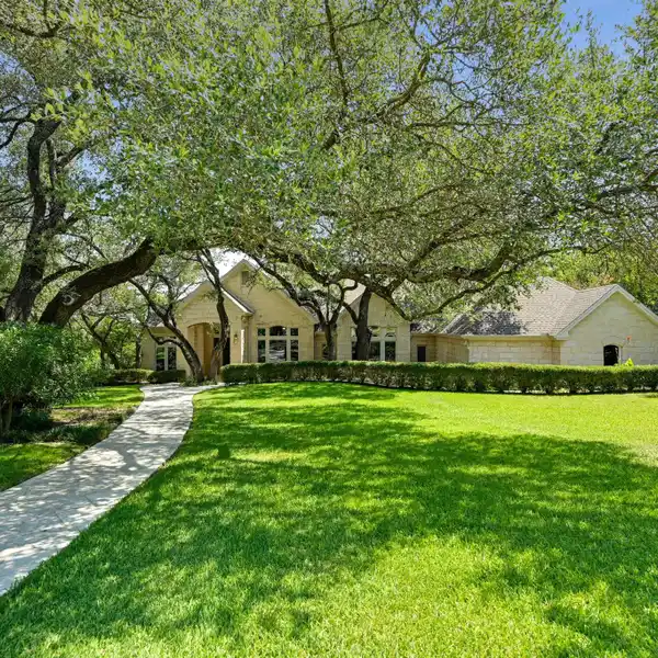 INCREDIBLE ONE-STORY HOME IN BLACKACRE ESTATES