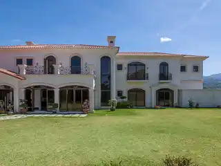 Château at Monterán - a Classic Retreat
