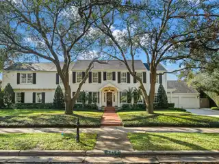 Beautifully Updated Golfview Estate