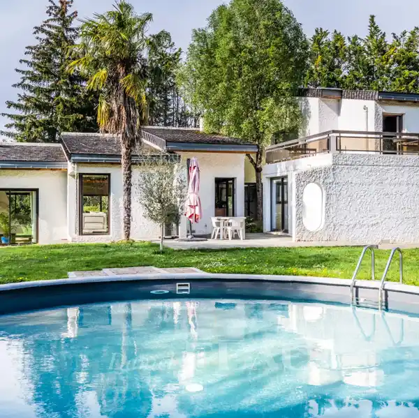 ARCHITECT-DESIGNED PROPERTY IN THE CHEVREUSE VALLEY