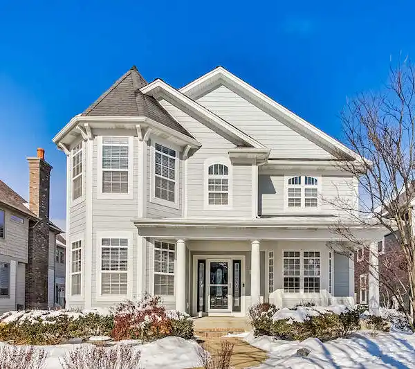 EXQUISITE LIVING IN THE HEART OF LIBERTYVILLE