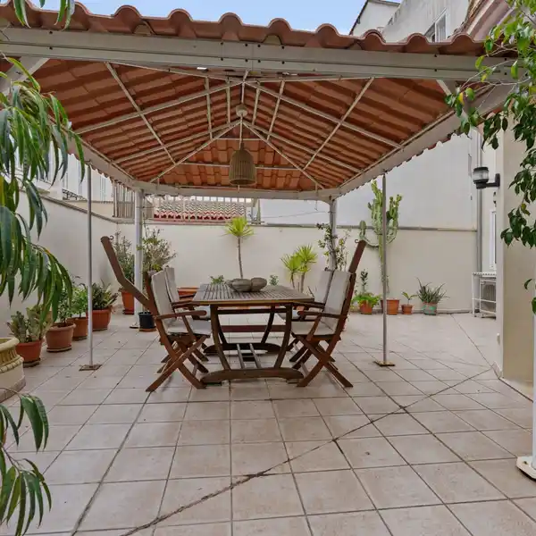 HIGH-QUALITY TERRACED HOUSE ON THE QUIET OUTSKIRTS OF INCA