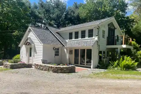 Turn-key Country Cottage in South Wilton