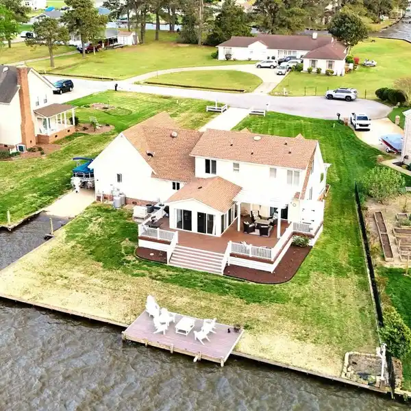 THE BEST OF ISLAND LIVING