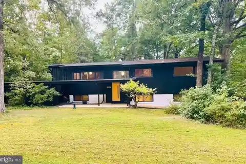 Stunning Ken Freeman Mid-Century Modern on 0.53-Acre Lot