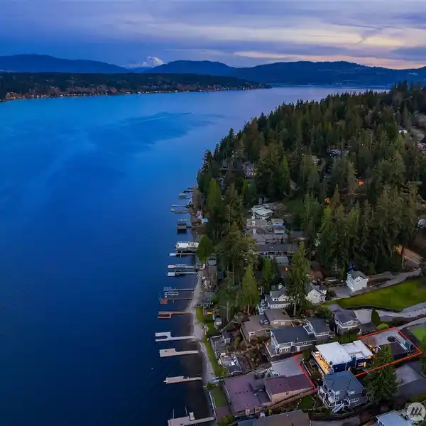 MODERN SANCTUARY WITH BREATHTAKING LAKE SAMMAMISH VIEWS