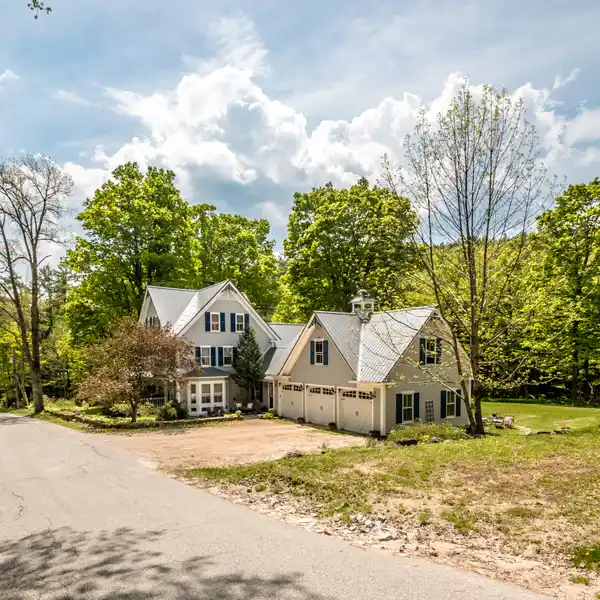 TIMELESS COUNTRY HOME