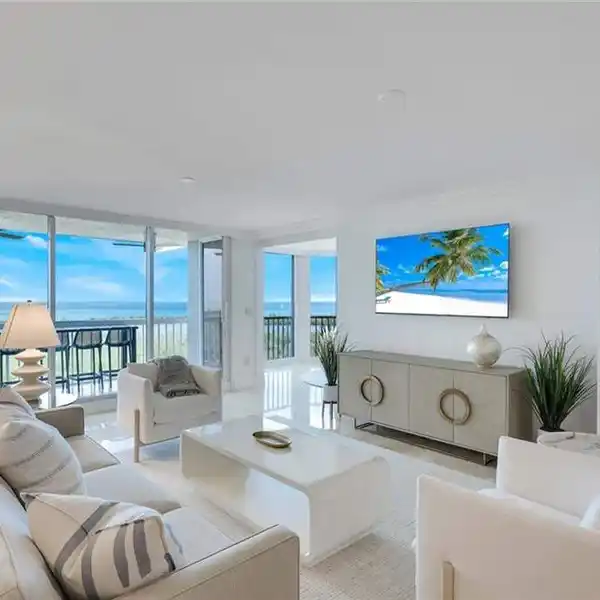HIGH-FLOOR SKY HOME WITH PANORAMIC VIEWS