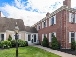 Beautifully Renovated Hunters Ridge Townhome