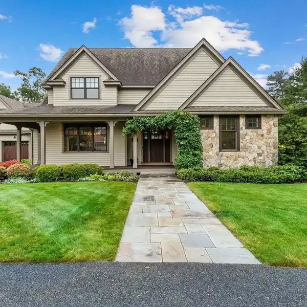 CUSTOM RESIDENCE IN PRESTIGIOUS NEIGHBORHOOD