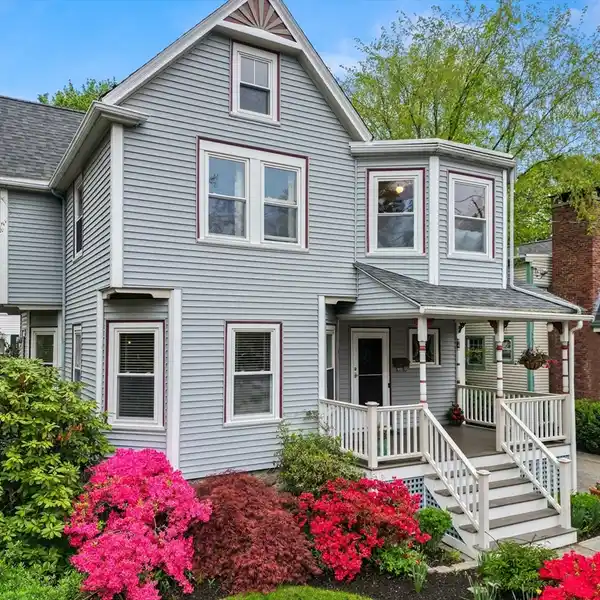TIMELESS CHARM STEPS FROM LEXINGTON CENTER